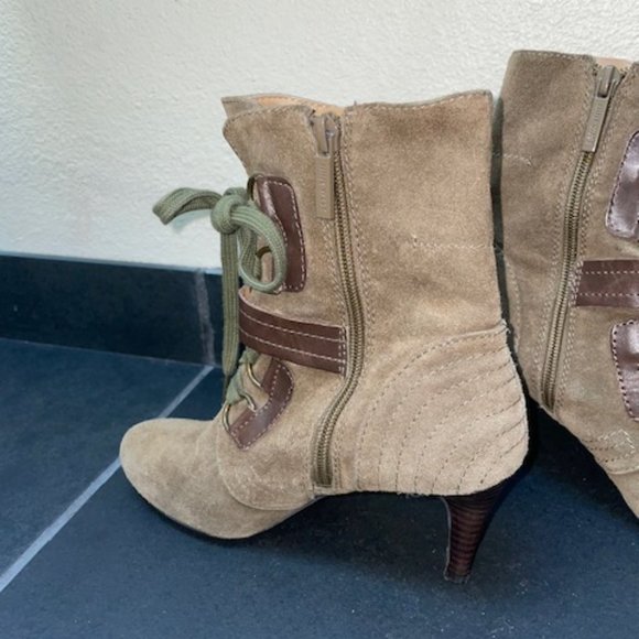 Nine West Scorpion Heeled Boots - Olive Green Suede - Size 6 - Picture 10 of 14